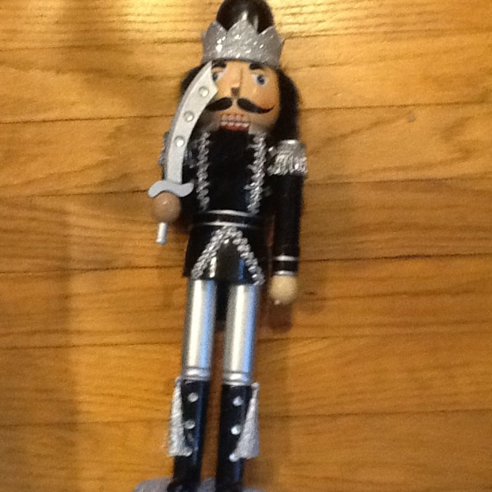 Beautiful Soldier King Medieval Nutcracker with Silver Sword